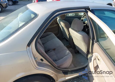 1999 Toyota Camry Le из США, поврежденный, VIN 4T1BG22K0XU524973